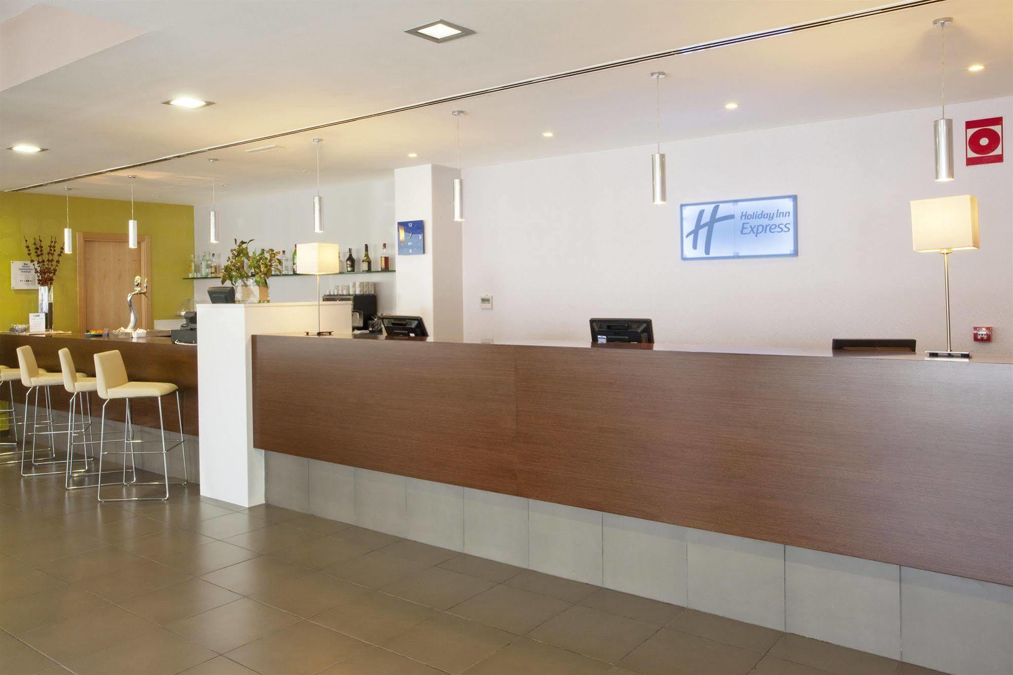 Express By Ihg Hotel